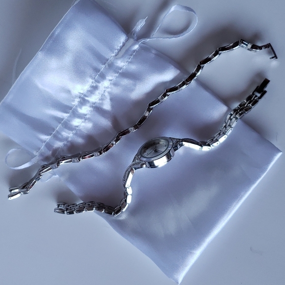 NWOT Allude silvertone watch & bracelet set - Picture 7 of 10